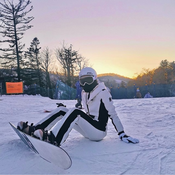 Mackage ELLE Techno fleece ski suit White XS - Picture 2 of 9